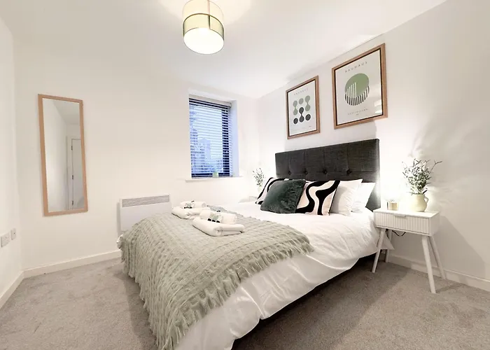 Stylish 2 Bed 2 Bathroom Free Parking & Fast Wifi Апартаменти Лідс