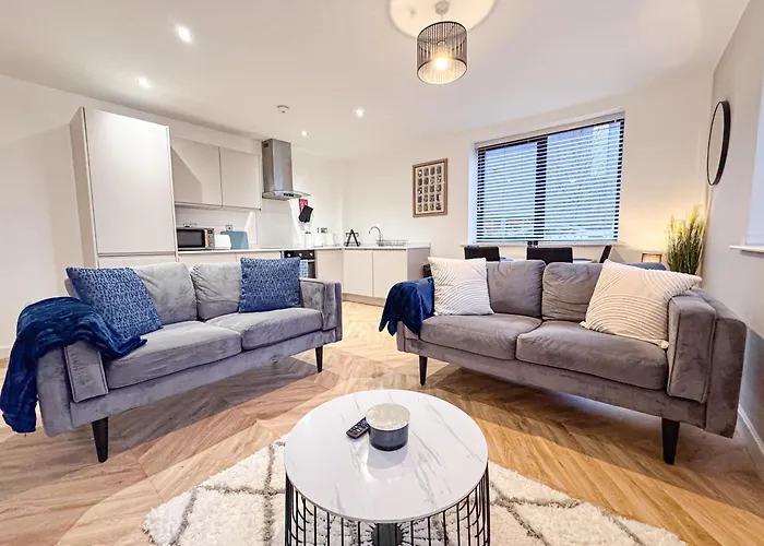 Апартаменти Stylish 2 Bed 2 Bathroom Free Parking & Fast Wifi