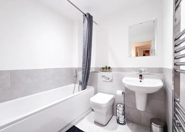 Stylish 2 Bed 2 Bathroom Free Parking & Fast Wifi Апартаменти Лідс