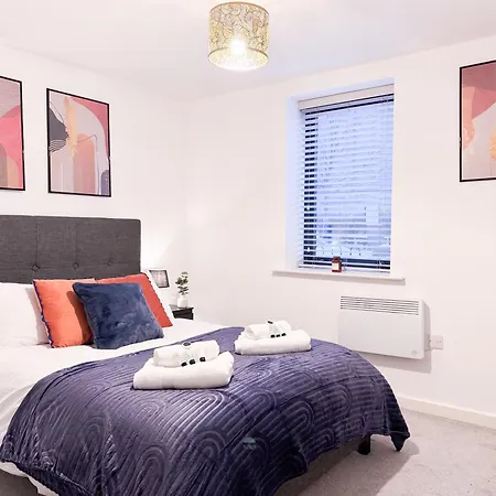 Stylish 2 Bed 2 Bathroom Free Parking & Fast Wifi Apartamento