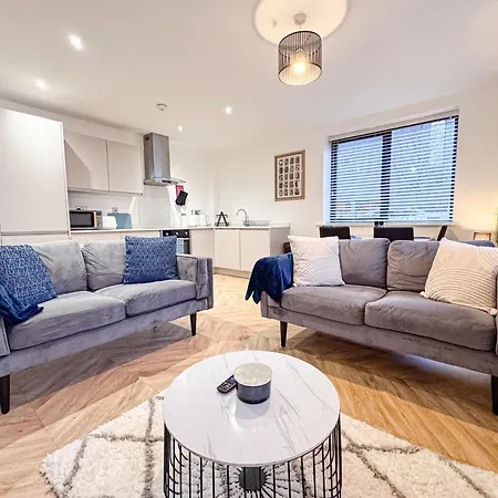 Apartment Stylish 2 Bed 2 Bathroom Free Parking & Fast Wifi